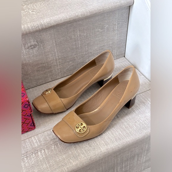 Tory Burch Marion Mustard Patent Leather Block Heel Gold Trim Pumps - Picture 2 of 6